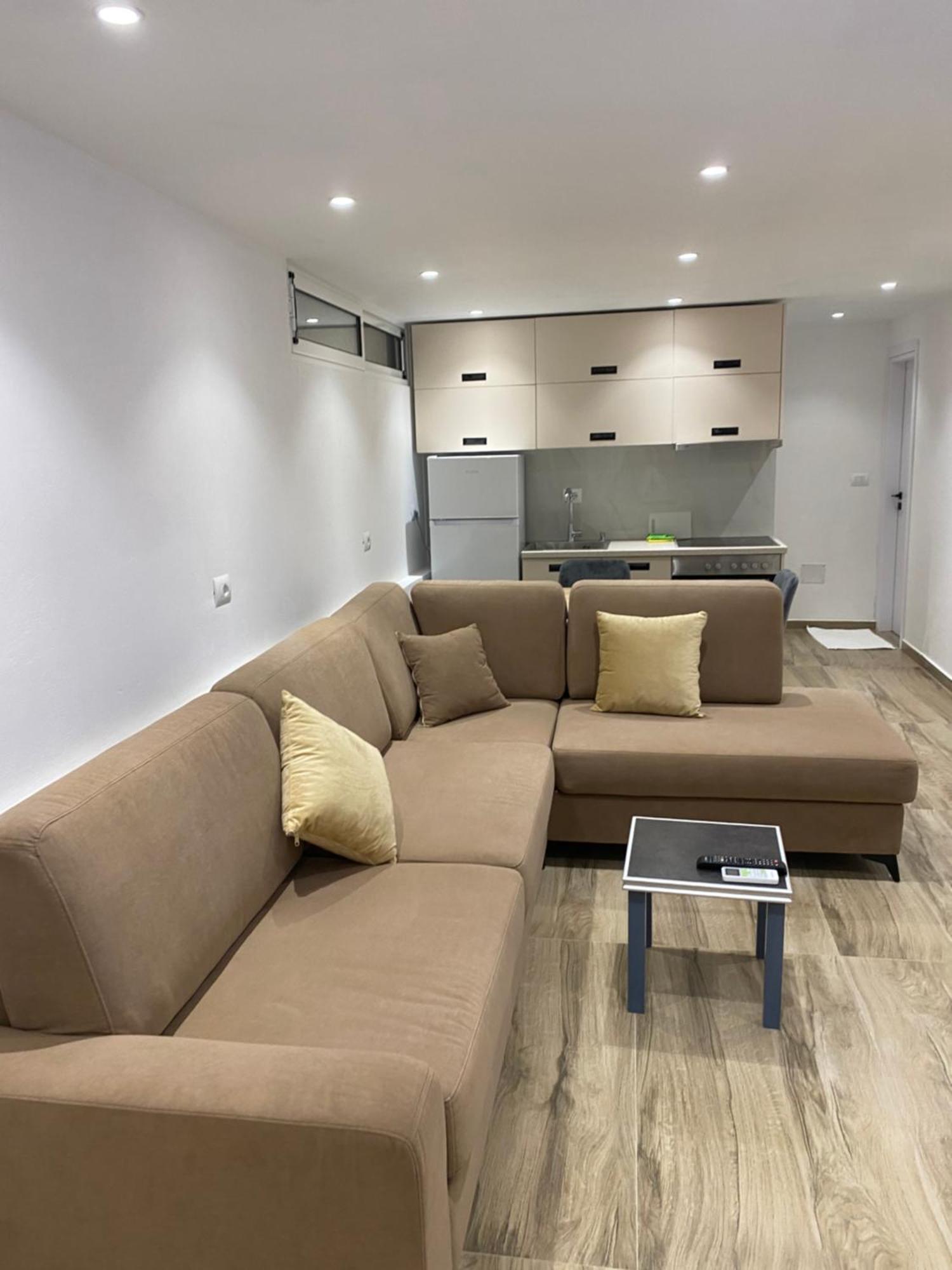 Apartaments Rraku Sarandë Buitenkant foto